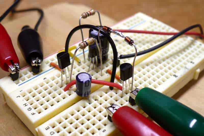 Transistor based class AB amplifier