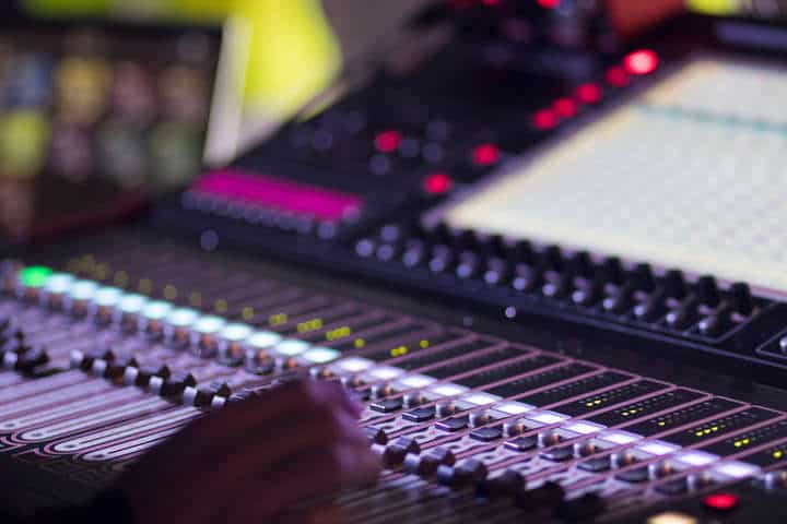 What Is An Audio Mixer & What Does An Audio Mixer Do? - Do It Easy With ...