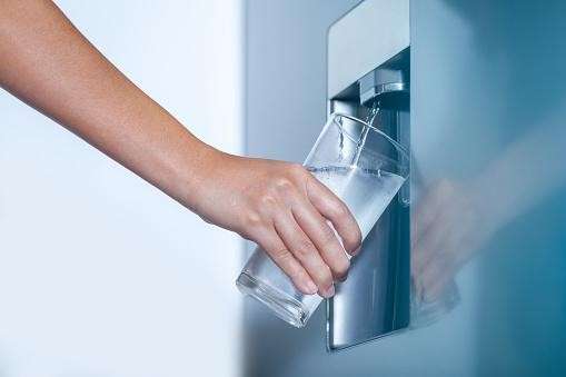 water dispense filling glass
