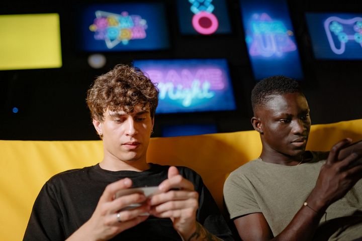 two men betting with phones